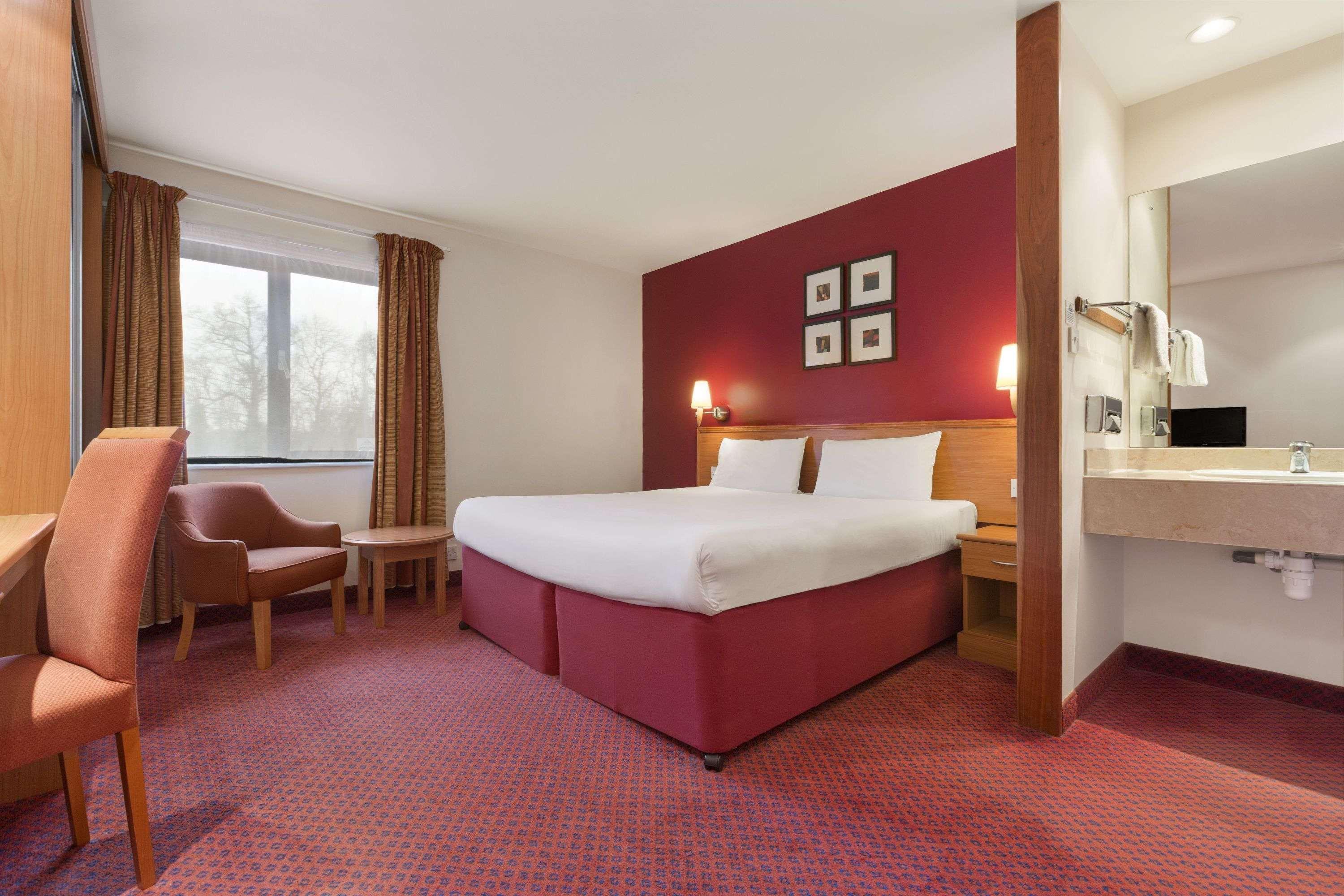 Days Inn Stevenage North Бэлдок Экстерьер фото