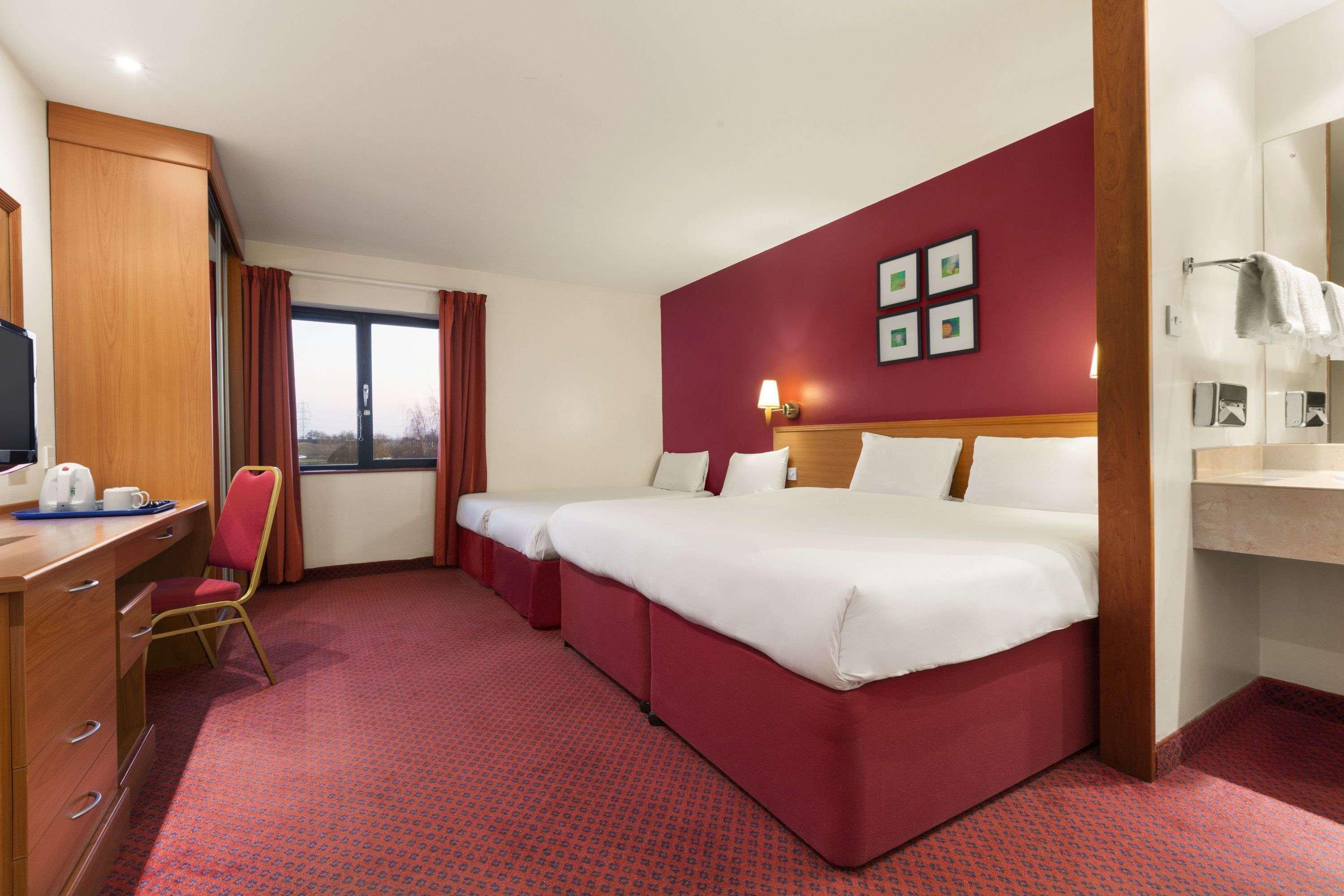 Days Inn Stevenage North Бэлдок Экстерьер фото