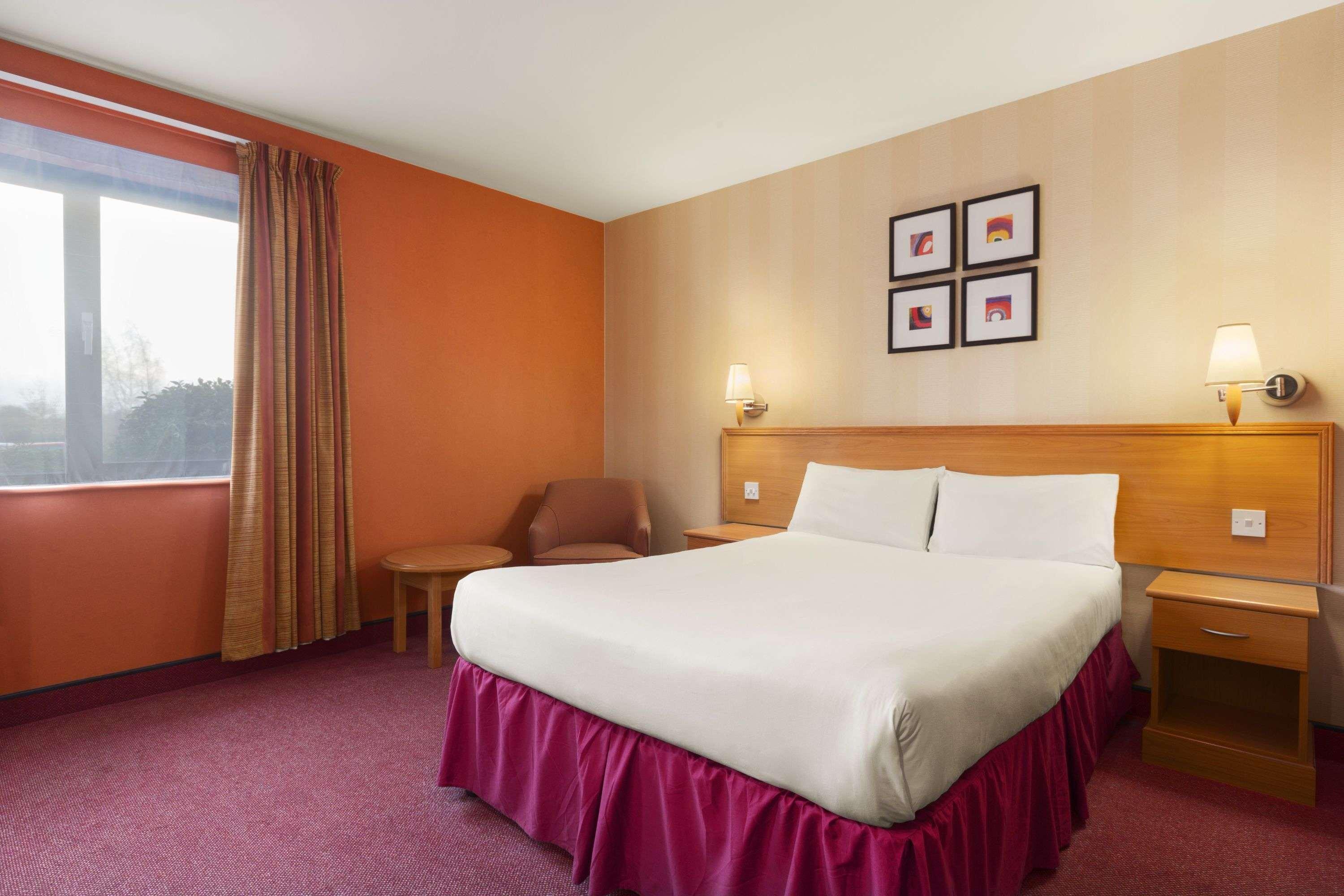 Days Inn Stevenage North Бэлдок Экстерьер фото
