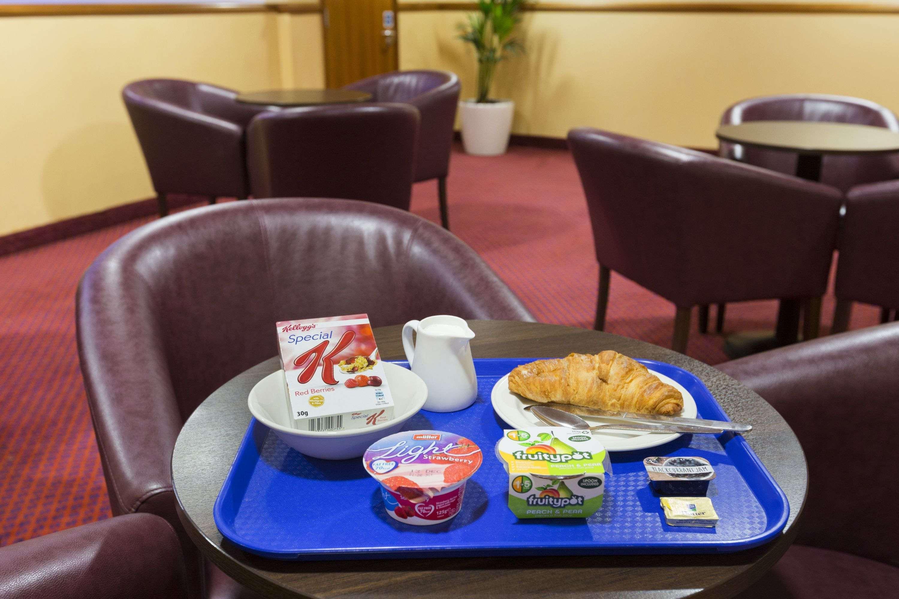Days Inn Stevenage North Бэлдок Экстерьер фото