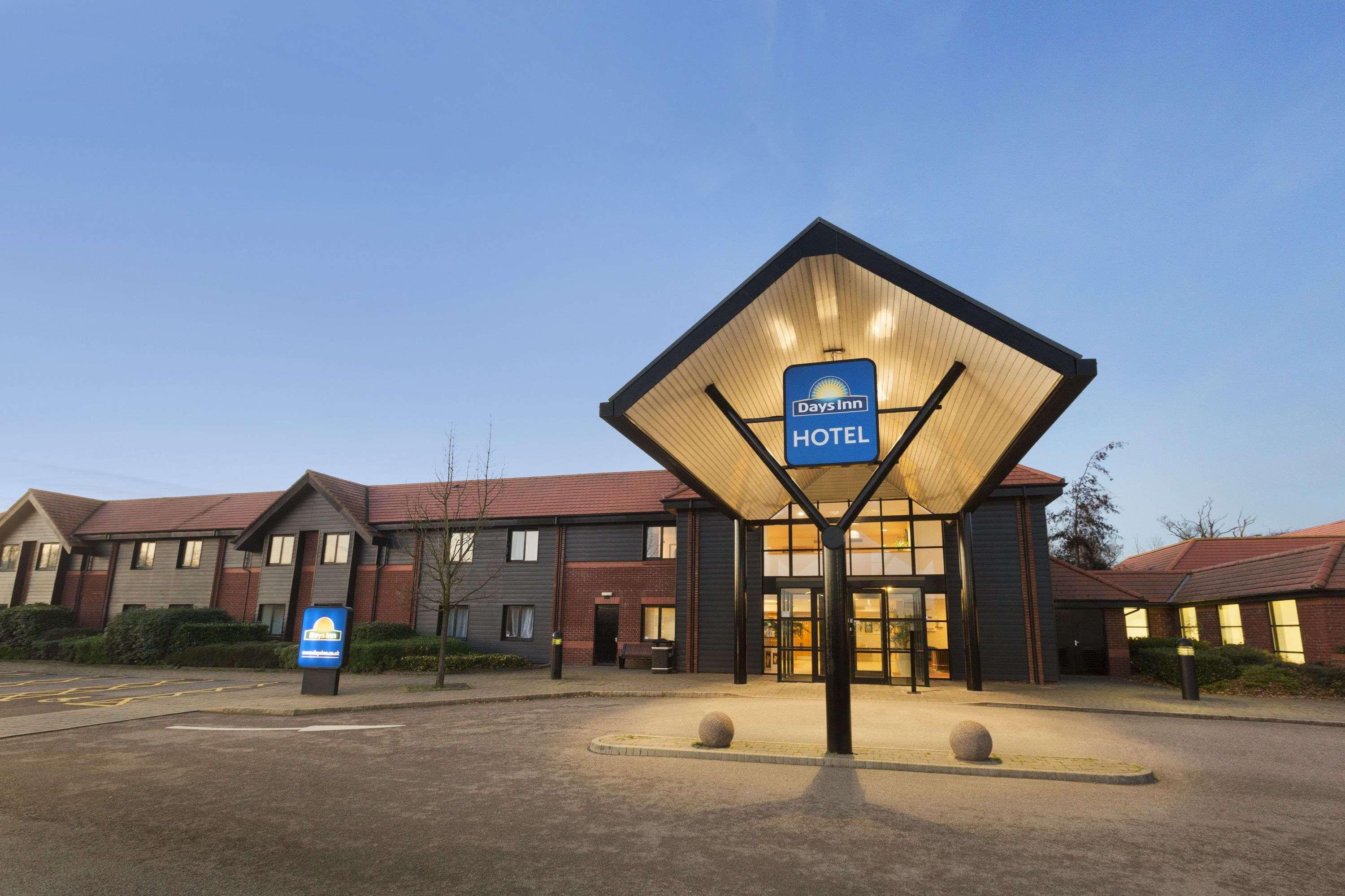 Days Inn Stevenage North Бэлдок Экстерьер фото