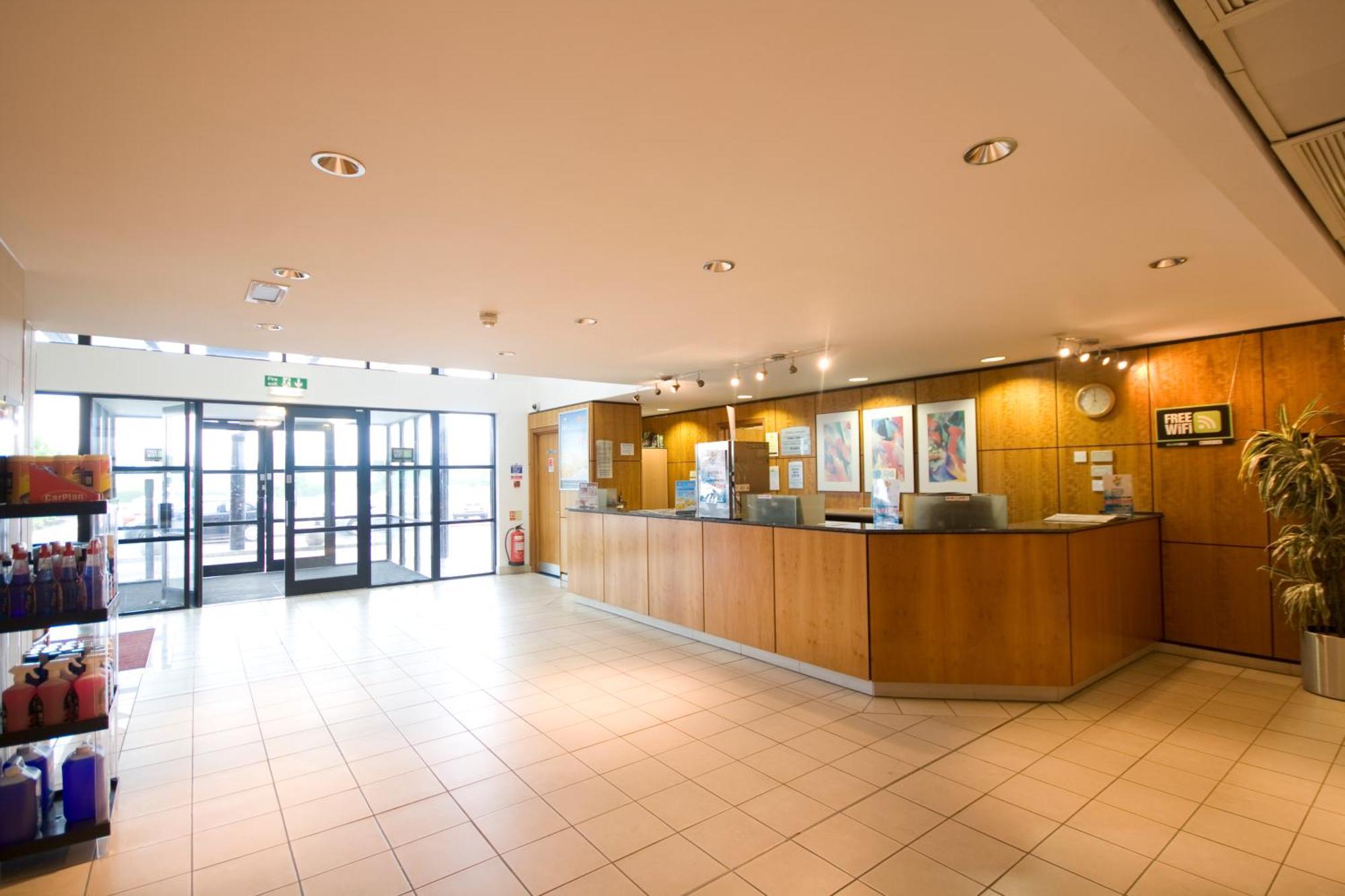 Days Inn Stevenage North Бэлдок Экстерьер фото