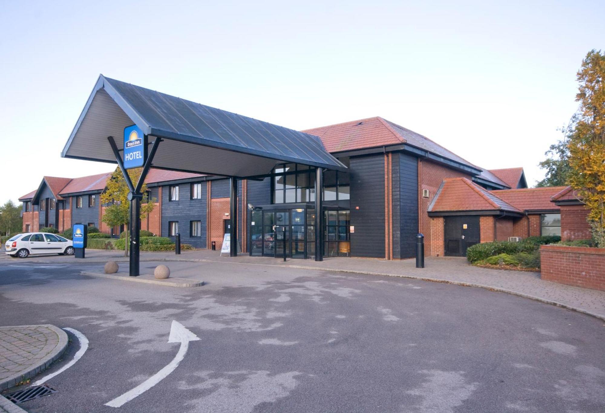 Days Inn Stevenage North Бэлдок Экстерьер фото