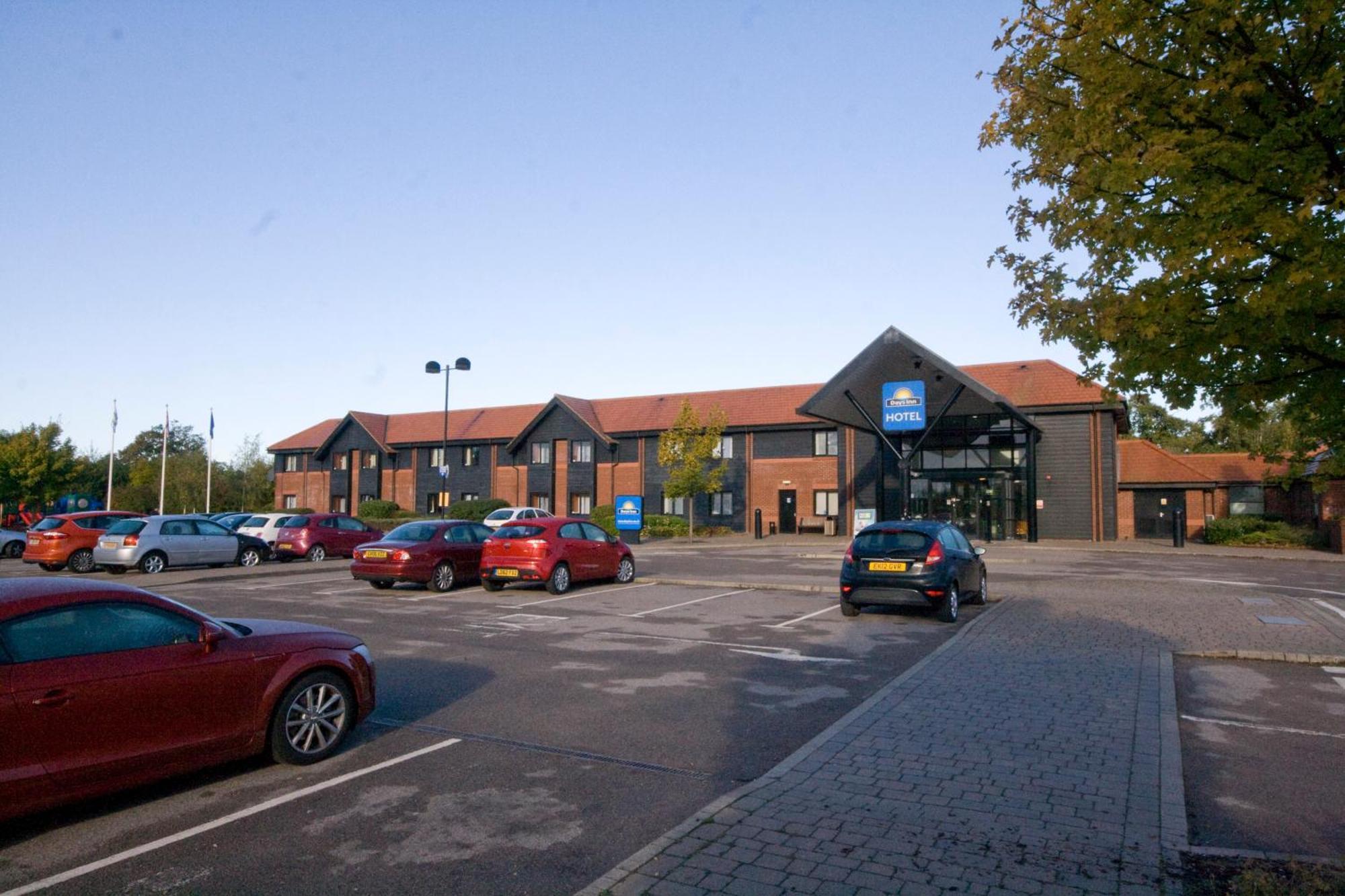 Days Inn Stevenage North Бэлдок Экстерьер фото