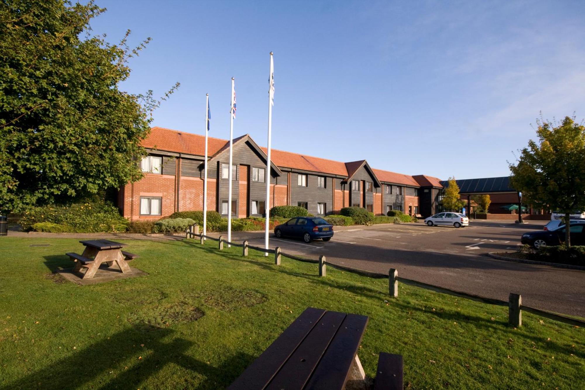 Days Inn Stevenage North Бэлдок Экстерьер фото