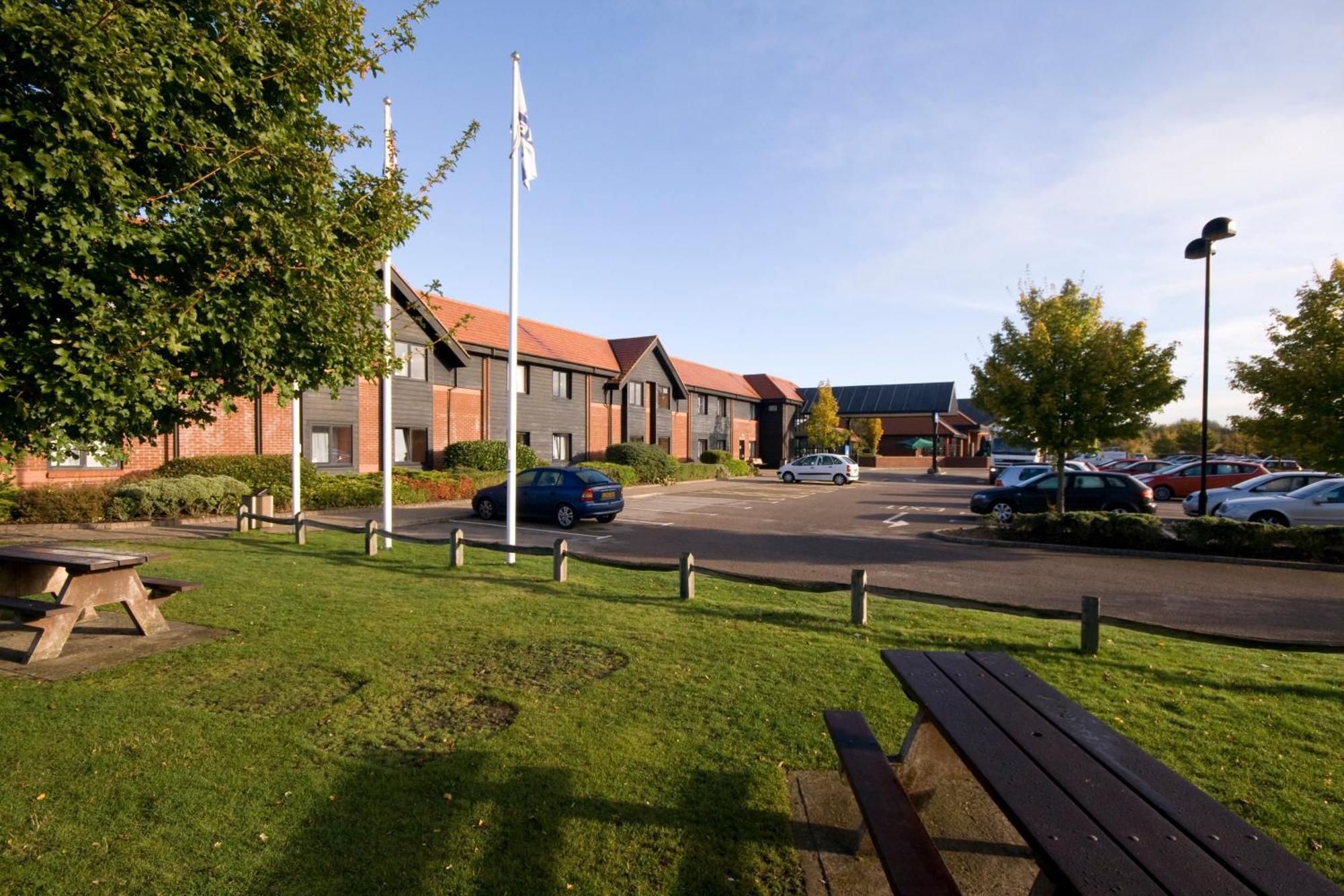 Days Inn Stevenage North Бэлдок Экстерьер фото