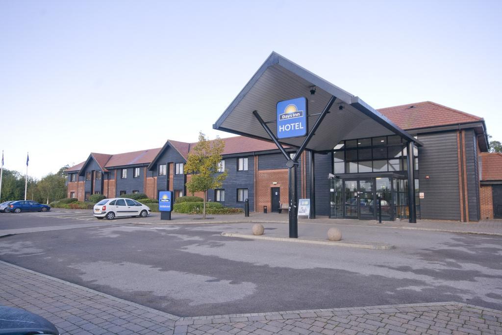 Days Inn Stevenage North Бэлдок Экстерьер фото