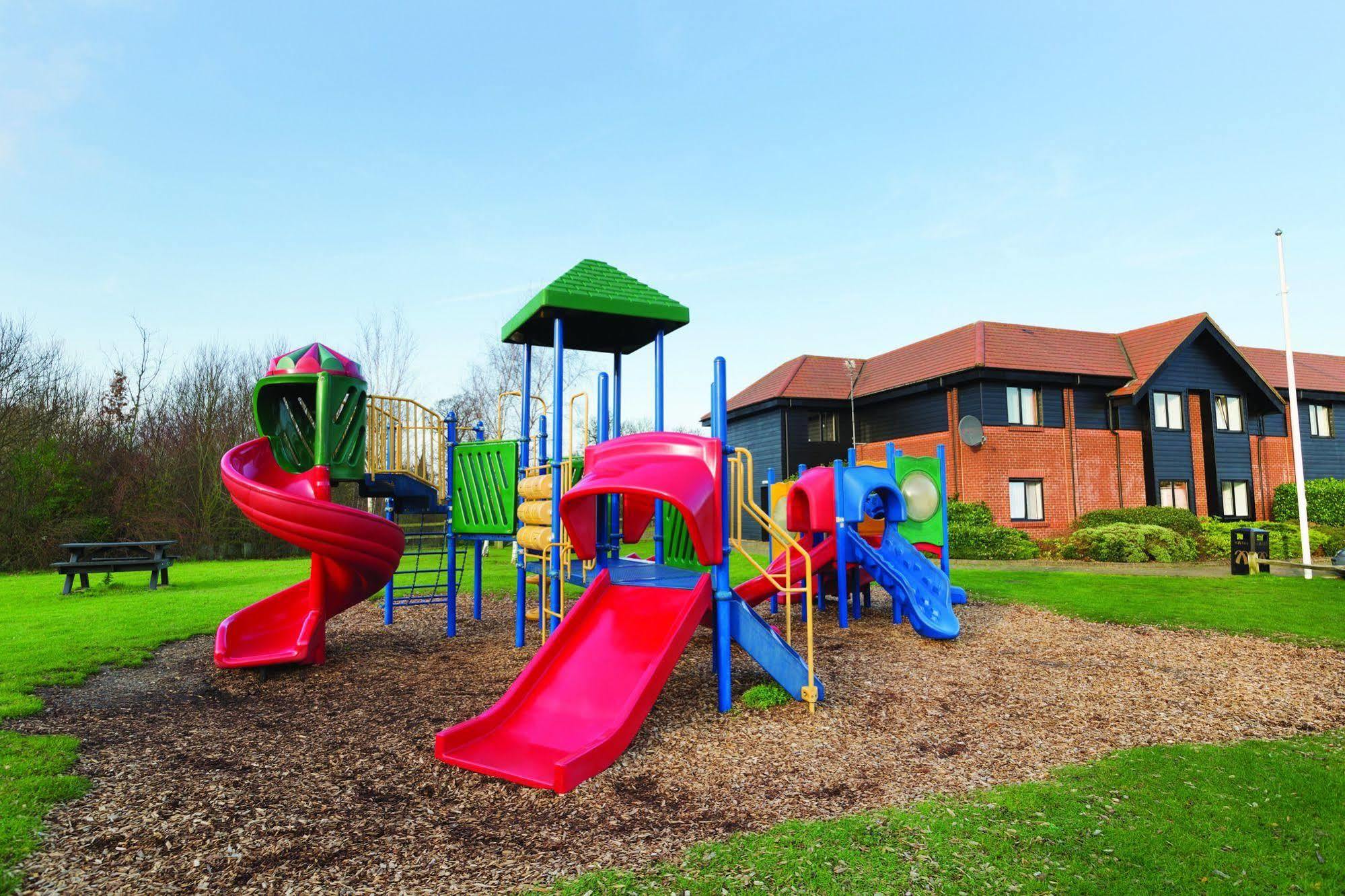 Days Inn Stevenage North Бэлдок Экстерьер фото